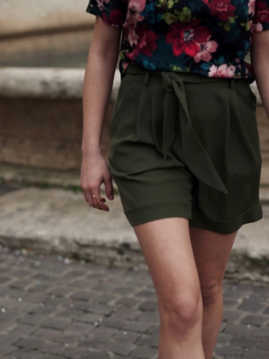 Шорты Tova оливка